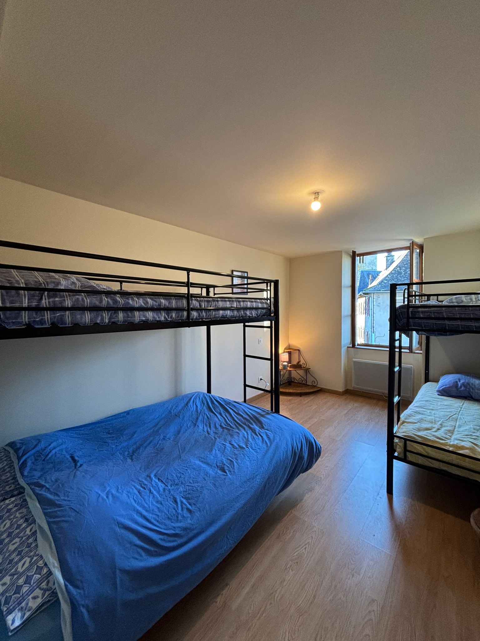 Chambre avec lits superposés