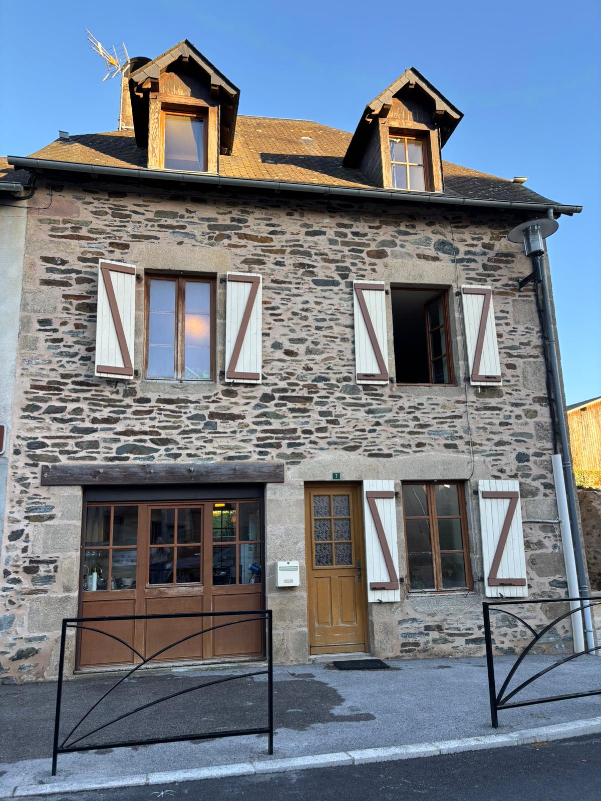 Façade du gîte des 12 Anges